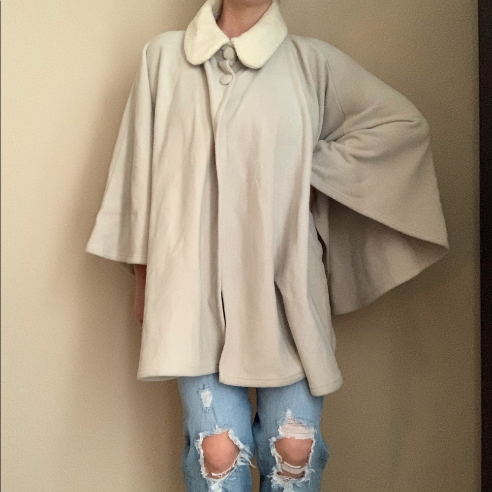 VINTAGE fleece cape oatmeal color button closure